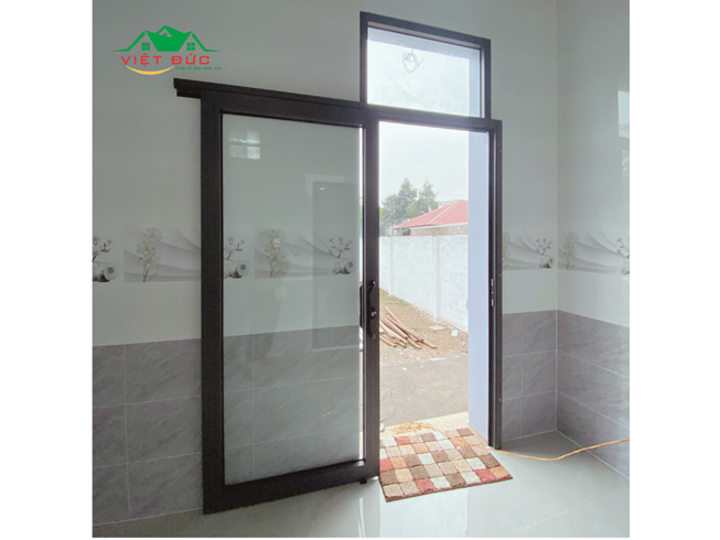 CỬA ĐI NHÔM XINGFA 1 CÁNH MỞ LÙA